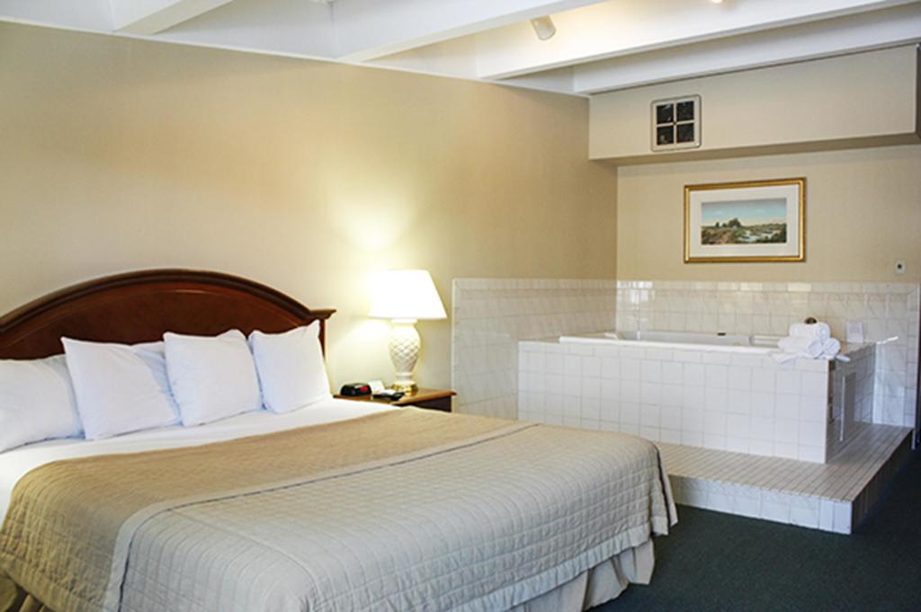 Americas Best Value Inn - Campus View Eau Claire Esterno foto
