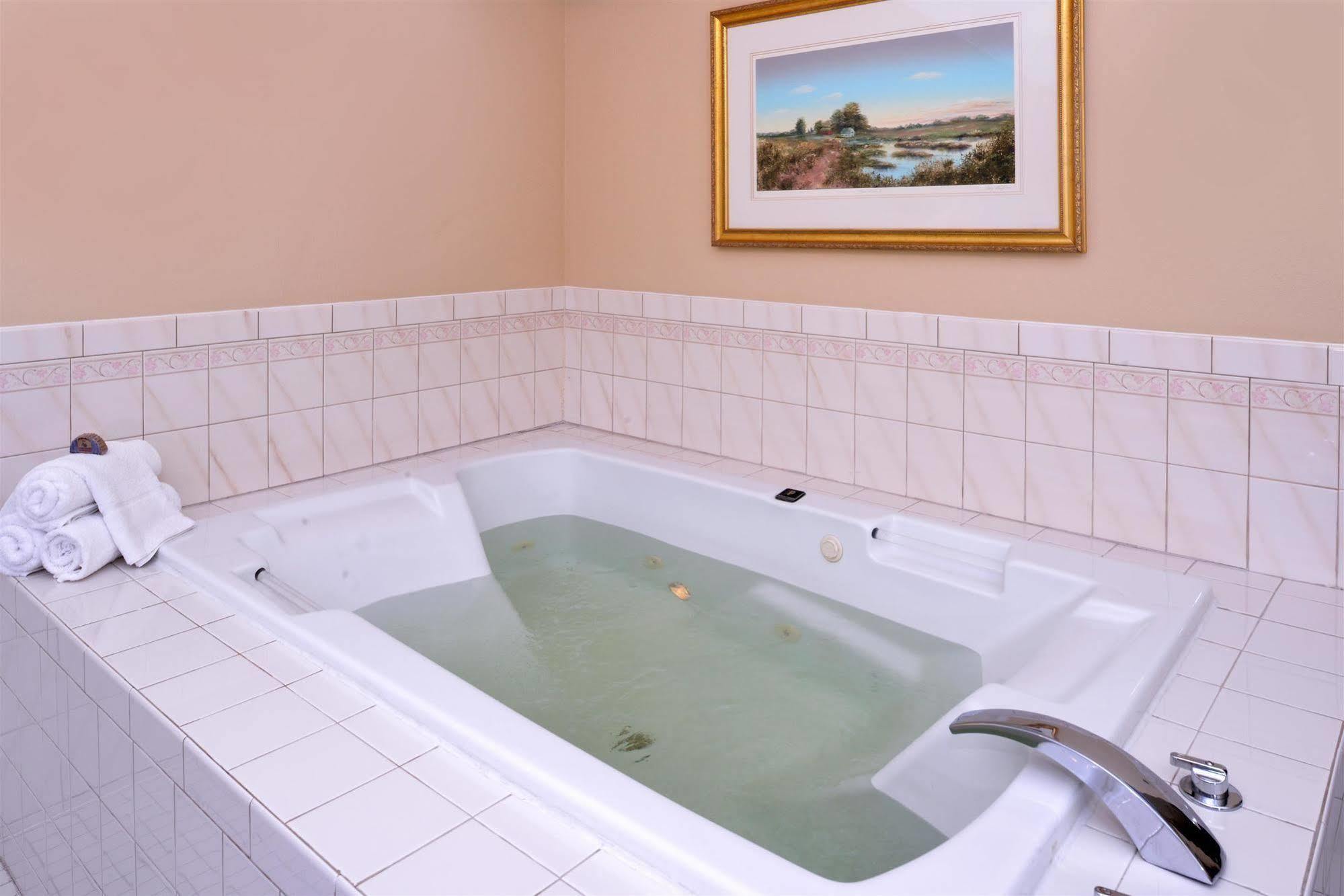 Americas Best Value Inn - Campus View Eau Claire Esterno foto